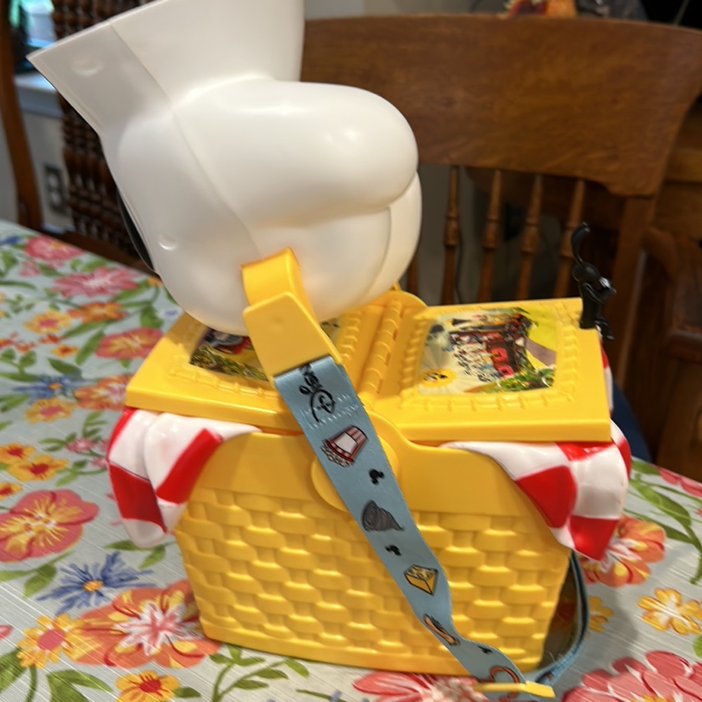 Disney’s runaway railroad, Mickey picnic basket popcorn bucket - Picture 3 of 9